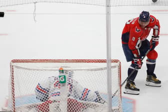alex ovechkin goal chase
