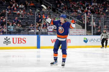 NHL: Chicago Blackhawks at New York Islanders