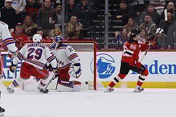 NHL: New York Rangers at New Jersey Devils