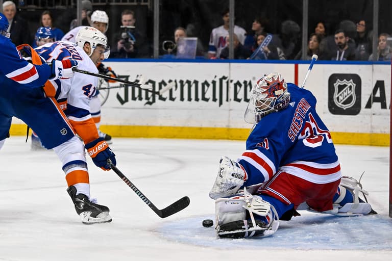NHL: New York Islanders at New York Rangers