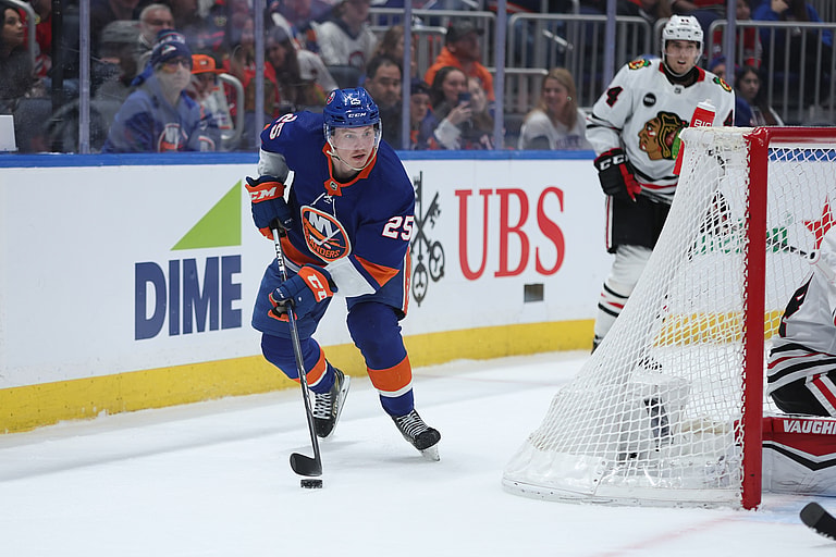 NHL: Chicago Blackhawks at New York Islanders