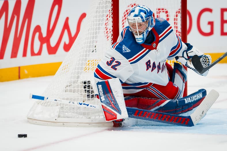 NHL: New York Rangers at Vancouver Canucks
