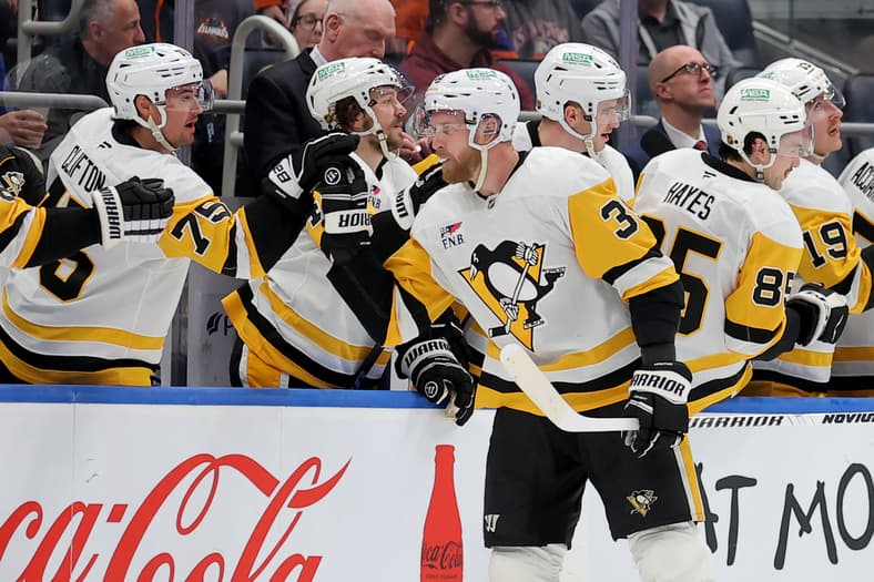 NHL: Pittsburgh Penguins at New York Islanders