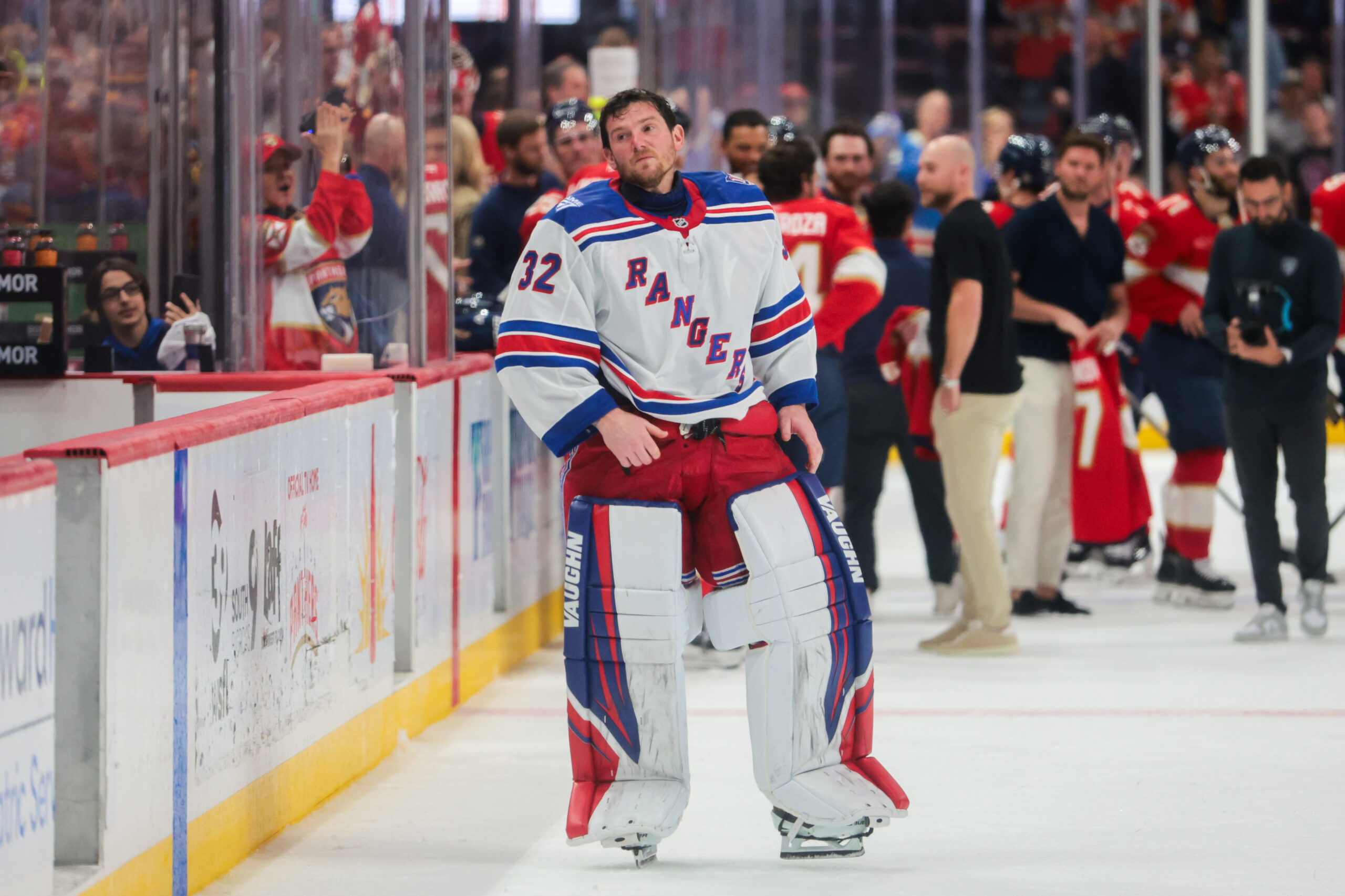 ‘What a brilliant career’: Rangers, Panthers honor Quick after NHL finale